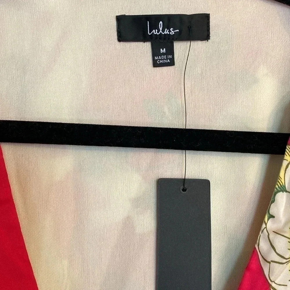 Lulus NWT pink short sleeve wrap dress- floral pattern - size medium - Picture 3 of 9